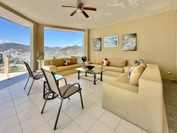 RESIDENCIA EN VENTA CON VISTA A LA BAHÍA DE ACAPULCO | JOYAS DE BRISAMAR