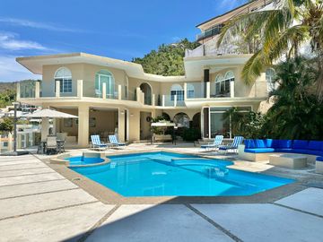 RESIDENCIA EN VENTA CON VISTA A LA BAHÍA DE ACAPULCO | JOYAS DE BRISAMAR