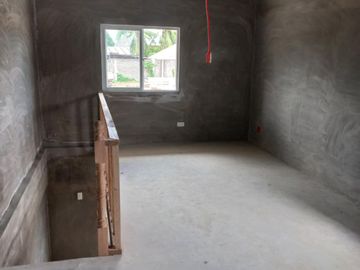 DUPLEX 45.5 TOWNHOUSE in SAN PABLO LAGUNA