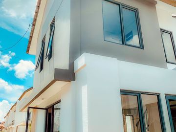 Rumah Cantik Baru Siap Huni di Kebon Kopi Kota Cimahi Cibeureum