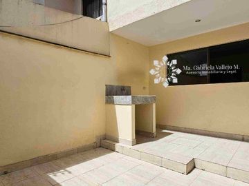 SE VENDE - CASA CON 3 DORMITORIOS, PATIO POSTERIOR AMPLIO, DENTRO DE CONDOMINIO PRIVADO.