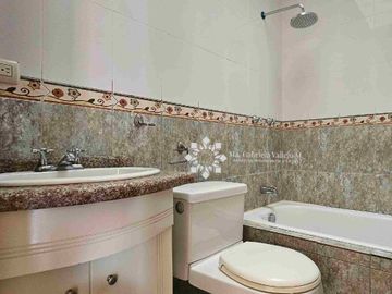 SE VENDE - CASA CON 3 DORMITORIOS, PATIO POSTERIOR AMPLIO, DENTRO DE CONDOMINIO PRIVADO.