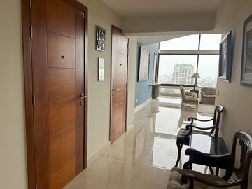 ¡Espectacular Duplex Penthouse Frente al Golf San Isidro!