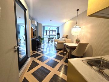 Poolside Balcony!!! Direct Access to the Pool! For Sale: Espana Condo Resort, 44.09 SQ.M. Prime Location! Right on Jomtien Second Road