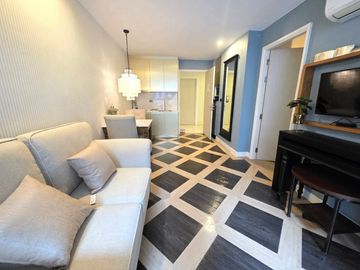 Poolside Balcony!!! Direct Access to the Pool! For Sale: Espana Condo Resort, 44.09 SQ.M. Prime Location! Right on Jomtien Second Road