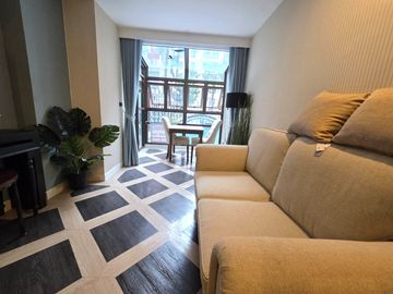 Poolside Balcony!!! Direct Access to the Pool! For Sale: Espana Condo Resort, 44.09 SQ.M. Prime Location! Right on Jomtien Second Road