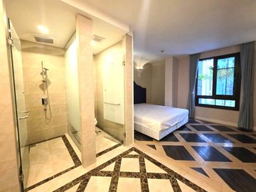 Poolside Balcony!!! Direct Access to the Pool! For Sale: Espana Condo Resort, 44.09 SQ.M. Prime Location! Right on Jomtien Second Road