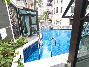 Poolside Balcony!!! Direct Access to the Pool! For Sale: Espana Condo Resort, 44.09 SQ.M. Prime Location! Right on Jomtien Second Road