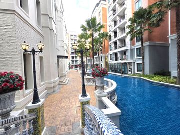 Poolside Balcony!!! Direct Access to the Pool! For Sale: Espana Condo Resort, 44.09 SQ.M. Prime Location! Right on Jomtien Second Road