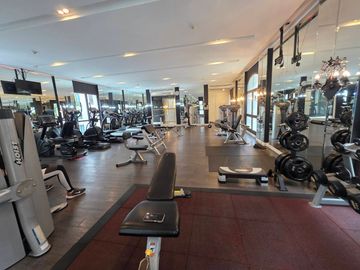 Poolside Balcony!!! Direct Access to the Pool! For Sale: Espana Condo Resort, 44.09 SQ.M. Prime Location! Right on Jomtien Second Road