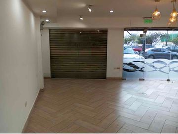 Local comercial en venta, sector Kennedy frente al Policentro