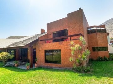 HERMOSA RESIDENCIA EN VENTA LA PRADERA