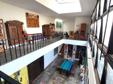 Rumah Estetik dan Natural dengan Joglo dan Kolam Renang di Maguwoharjo