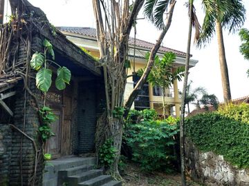 Rumah Estetik dan Natural dengan Joglo dan Kolam Renang di Maguwoharjo