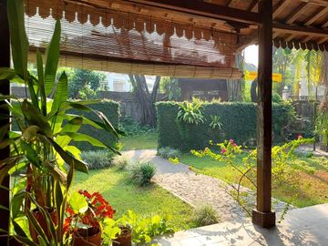 Rumah Estetik dan Natural dengan Joglo dan Kolam Renang di Maguwoharjo