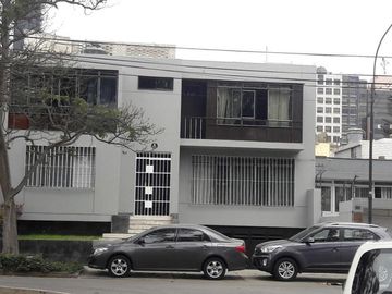 * SAN ISIDRO. EXCELENTE OPORTUNIDAD PARA PROYECTO DE VIVIENDA O INVERSIÓN *