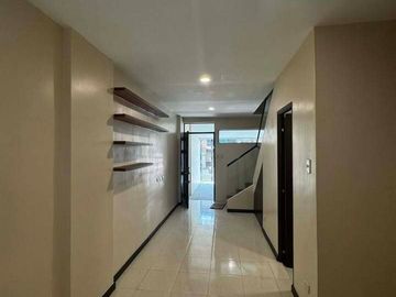 FOR SALE: TOWNHOUSE IN MANILA -Walking distance to DLSU and St. Scholastica