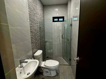 FOR SALE: TOWNHOUSE IN MANILA -Walking distance to DLSU and St. Scholastica