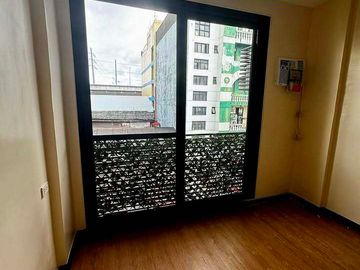 FOR SALE: TOWNHOUSE IN MANILA -Walking distance to DLSU and St. Scholastica