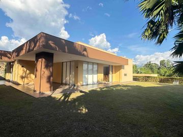 Se vende casa campestre en Armenia Bosques del Edén