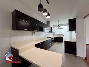 VENTA CASA EN CONDOMINIO URB. EL SOL DE LA MOLINA