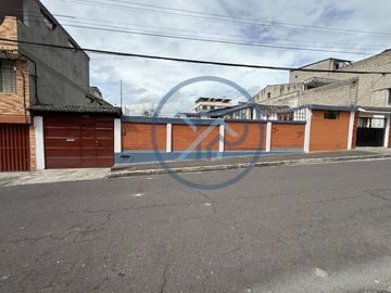 CASA RENTERA  EN VENTA, EN LA MAGDALENA, QUITO