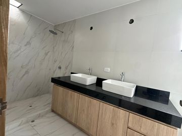 Moderno Y Lujoso Dúplex En Zona Residencial Con Vista A Parque En Surco