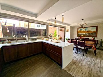 🏙️En Venta Departamento de Lujo de 3 Dormitorios cerca de la Primero de Mayo y Av. 12 de Octubre🏢