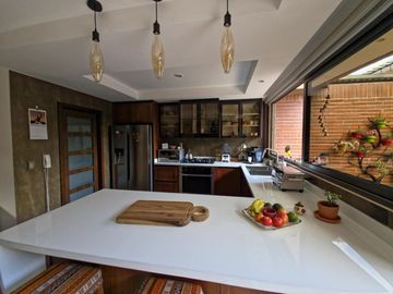 🏙️En Venta Departamento de Lujo de 3 Dormitorios cerca de la Primero de Mayo y Av. 12 de Octubre🏢