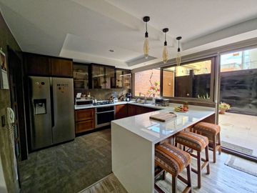 🏙️En Venta Departamento de Lujo de 3 Dormitorios cerca de la Primero de Mayo y Av. 12 de Octubre🏢