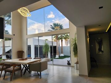 Casa en venta , 4 habitaciones ,Balcones de Juriquilla, con alberca .