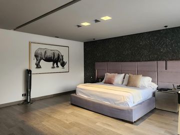 Casa en venta , 4 habitaciones ,Balcones de Juriquilla, con alberca .
