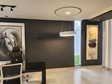 Casa en venta , 4 habitaciones ,Balcones de Juriquilla, con alberca .