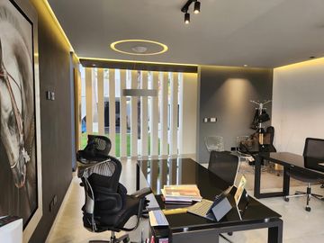 Casa en venta , 4 habitaciones ,Balcones de Juriquilla, con alberca .