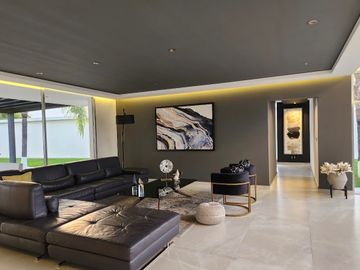 Casa en venta , 4 habitaciones ,Balcones de Juriquilla, con alberca .