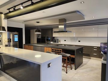 Casa en venta , 4 habitaciones ,Balcones de Juriquilla, con alberca .