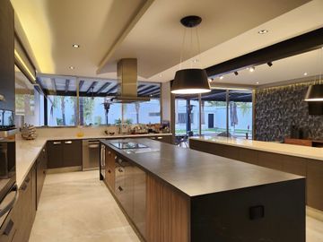 Casa en venta , 4 habitaciones ,Balcones de Juriquilla, con alberca .
