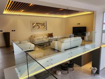 Casa en venta , 4 habitaciones ,Balcones de Juriquilla, con alberca .