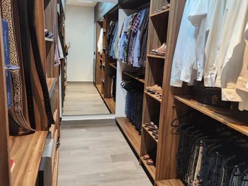 Casa en venta , 4 habitaciones ,Balcones de Juriquilla, con alberca .