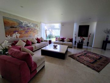 MARAVILLOSA RESIDENCIA EN VENTA EN EXCLUSIVO CONDOMINIO EN LA PARTE BAJA DE SAN JERÓNIMO