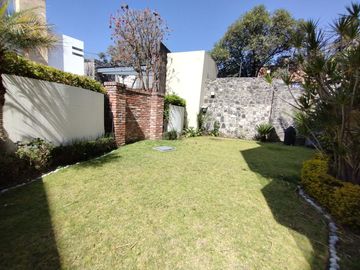 MARAVILLOSA RESIDENCIA EN VENTA EN EXCLUSIVO CONDOMINIO EN LA PARTE BAJA DE SAN JERÓNIMO