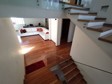 MARAVILLOSA RESIDENCIA EN VENTA EN EXCLUSIVO CONDOMINIO EN LA PARTE BAJA DE SAN JERÓNIMO