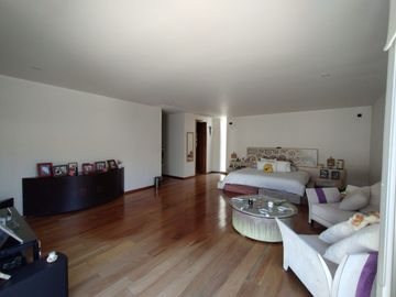 MARAVILLOSA RESIDENCIA EN VENTA EN EXCLUSIVO CONDOMINIO EN LA PARTE BAJA DE SAN JERÓNIMO