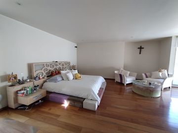MARAVILLOSA RESIDENCIA EN VENTA EN EXCLUSIVO CONDOMINIO EN LA PARTE BAJA DE SAN JERÓNIMO