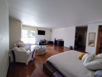 MARAVILLOSA RESIDENCIA EN VENTA EN EXCLUSIVO CONDOMINIO EN LA PARTE BAJA DE SAN JERÓNIMO