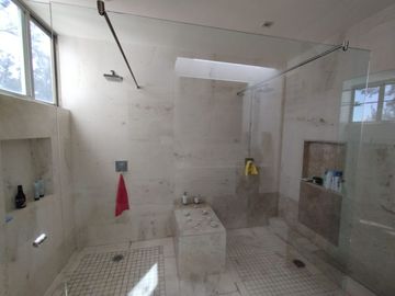 MARAVILLOSA RESIDENCIA EN VENTA EN EXCLUSIVO CONDOMINIO EN LA PARTE BAJA DE SAN JERÓNIMO