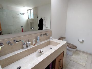 MARAVILLOSA RESIDENCIA EN VENTA EN EXCLUSIVO CONDOMINIO EN LA PARTE BAJA DE SAN JERÓNIMO