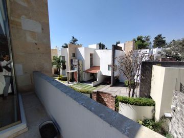 MARAVILLOSA RESIDENCIA EN VENTA EN EXCLUSIVO CONDOMINIO EN LA PARTE BAJA DE SAN JERÓNIMO