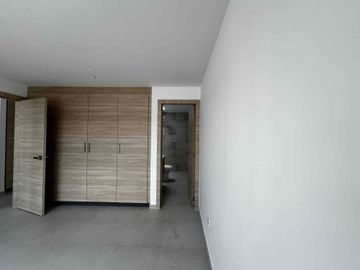 Casa por estrenar en Tumbaco-Frenre a la piscina, en conjunto moderno y seguro.