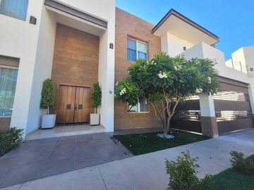 CASA EN VENTA EN LA CORUÑA RESIDENCIAL. SECCIÓN ORZAN. 4 recámaras